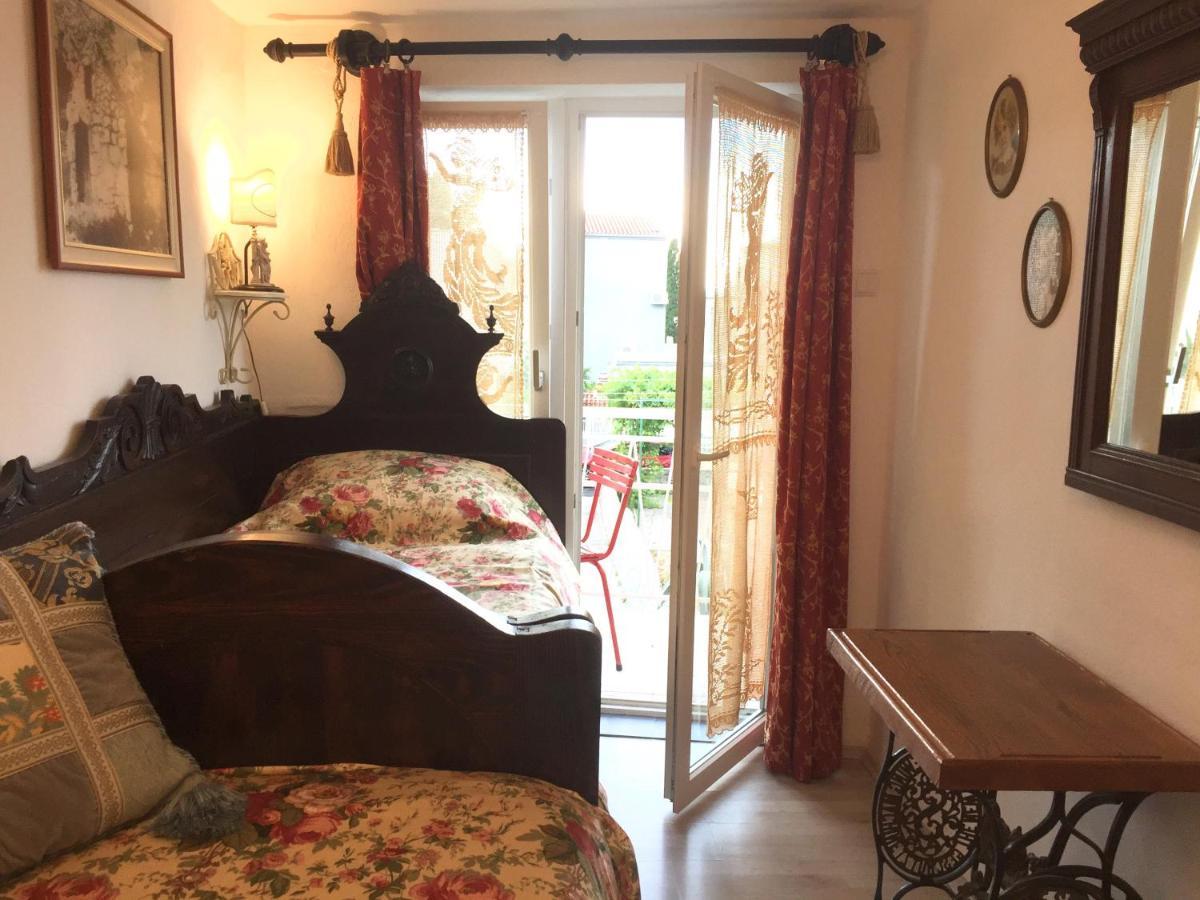 Vintage House For Rent 60M From Sea Apartman Baška Voda Kültér fotó